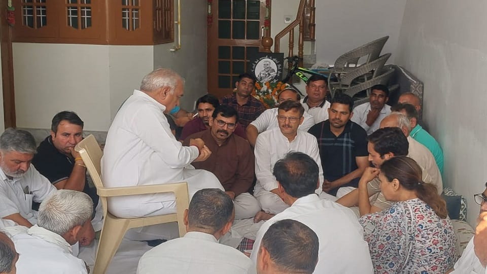 former CM Bhupinder Singh Hooda met Vinay Narwal family in Karnal