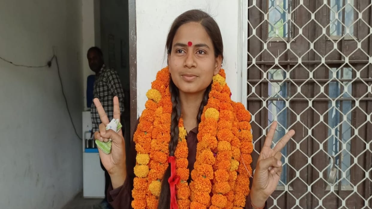 UP Board Topper, staying away from phone, studying for nine hours daily, spread the fragrance of Prayagraj in