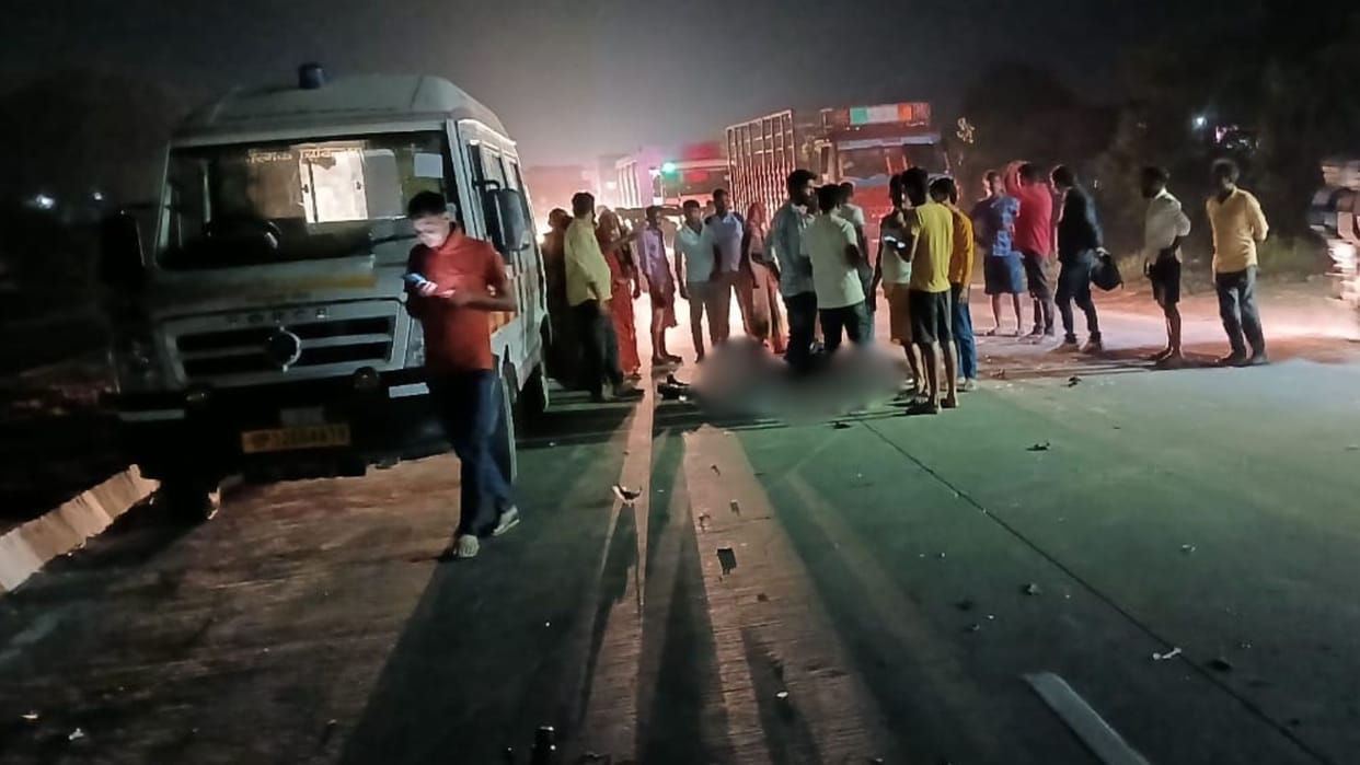 young man died after crushed by an unknown vehicle in varanasi
