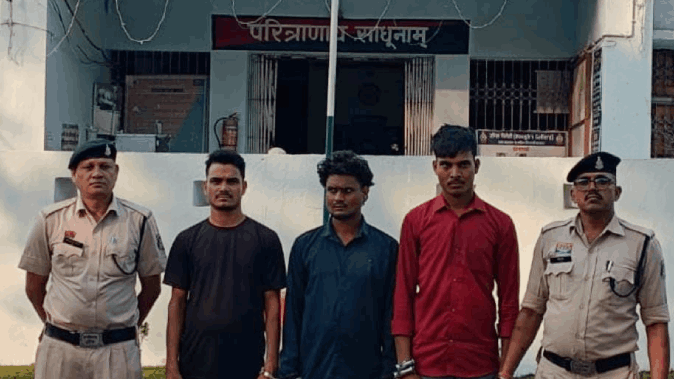 Three accused who entered house and beat up woman in Bhatapara arrested