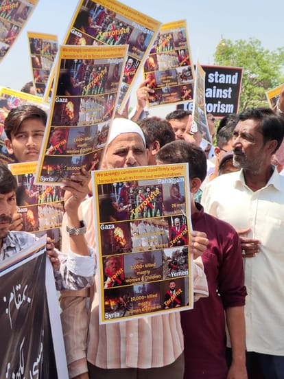 Lucknow: Muslims burnt the flag of Pakistan in protest against the Pahalgam incident, said- it is time to dest