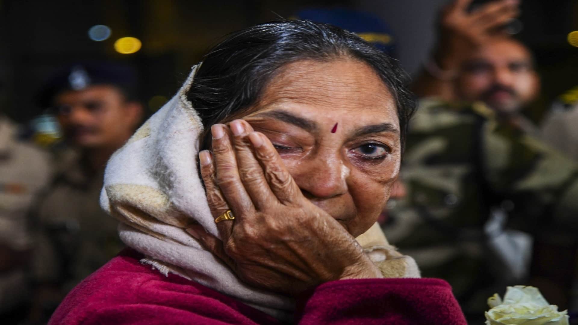 Pahalgam Tourists Return Home Photos safe comeback from Jammu Kashmir to Maharashtra and other state