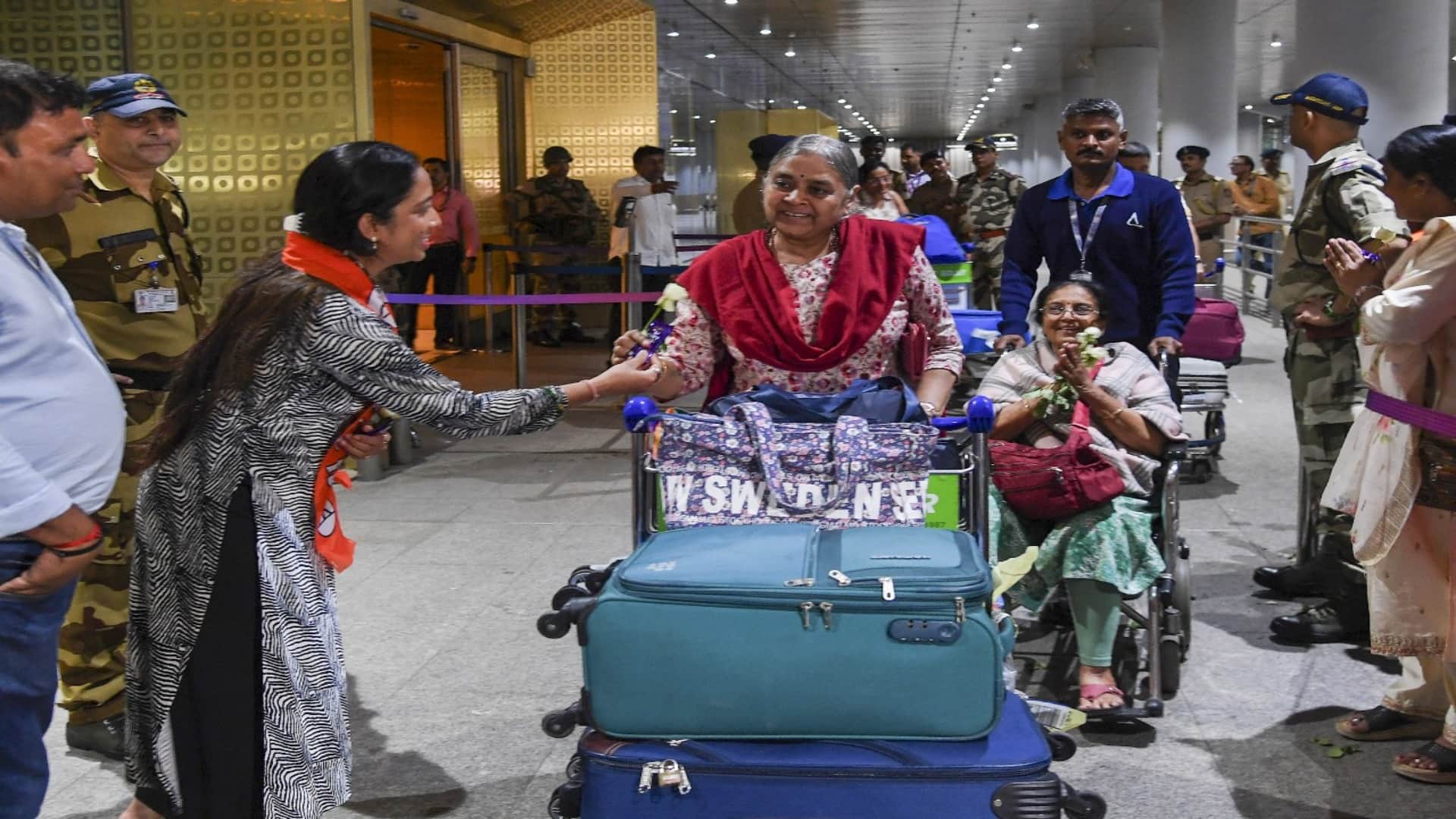 Pahalgam Tourists Return Home Photos safe comeback from Jammu Kashmir to Maharashtra and other state