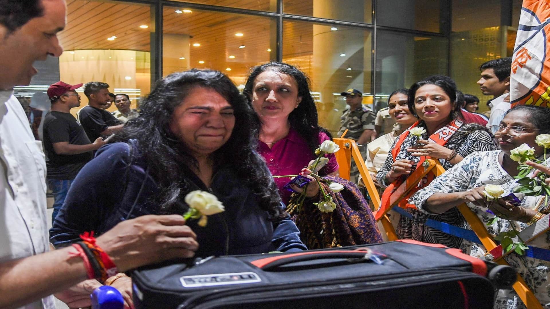 Pahalgam Tourists Return Home Photos safe comeback from Jammu Kashmir to Maharashtra and other state