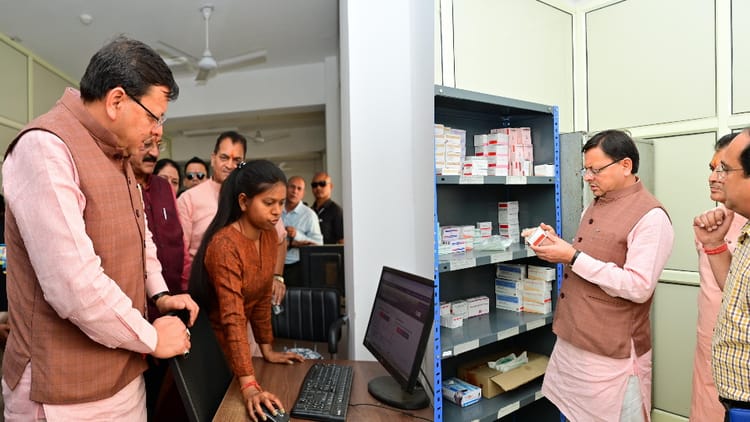 Chardham Yatra: सीएम ने किया ट्रांजिट कैंप का औचक निरीक्षण, कहा-श्रद्धालुओं का सहयोगी बनकर यात्रा को सफल बनाएं