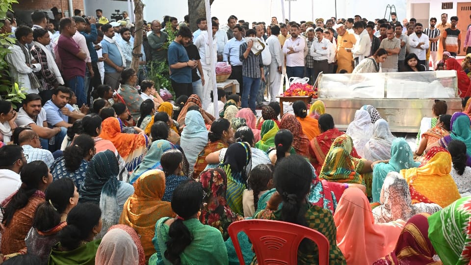 Pahalgam terror shubham wife Aishanya says Mummy shot him in front of me, terrorists did not shoot me kanpur