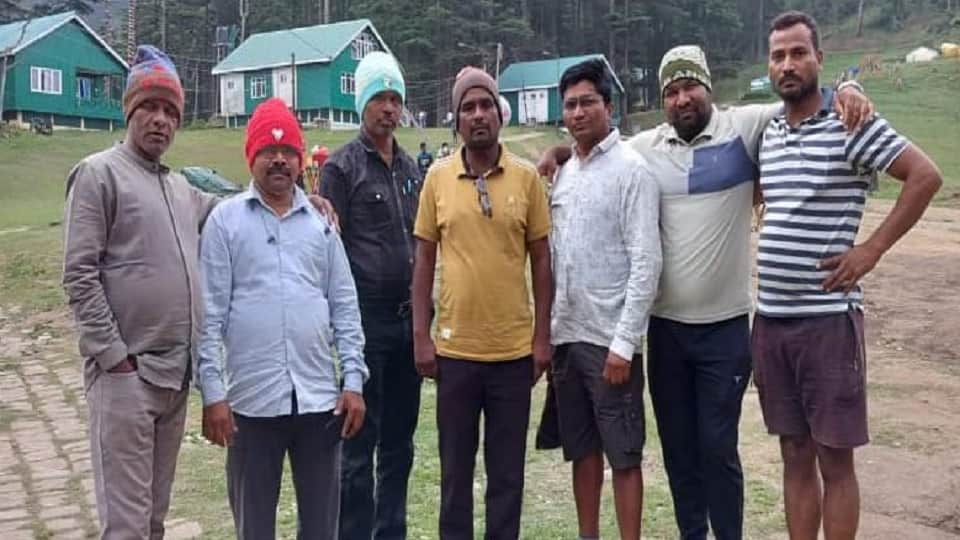 पहलगाम आतंकी हमले में बाल-बाल बचे पलारी के सात पर्यटक