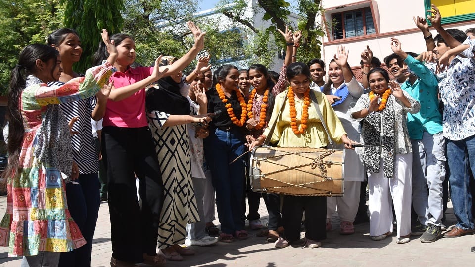 UP Board Result: Who became the topper of high school and intermediate in six districts including Meerut