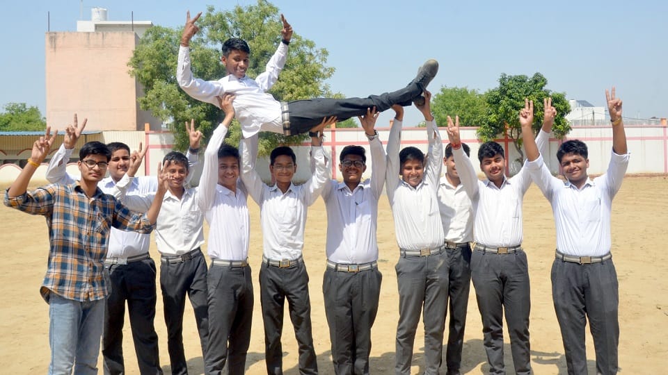 UP Board Result: Who became the topper of high school and intermediate in six districts including Meerut