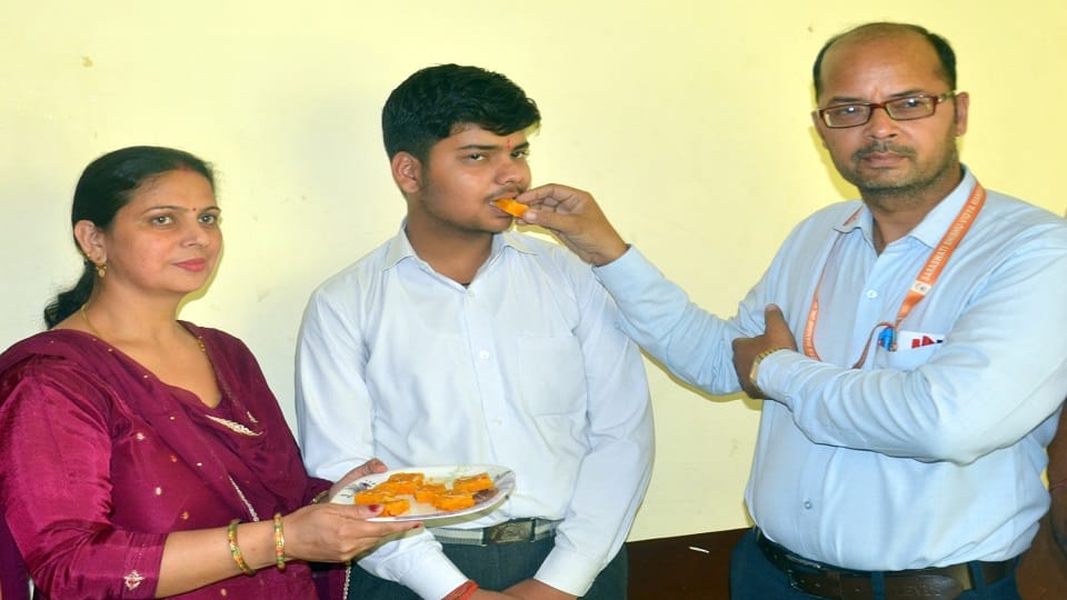 UP Board Result: Karthik topped Shamli in high school and Kanhaiya and Yash Kumar in intermediate