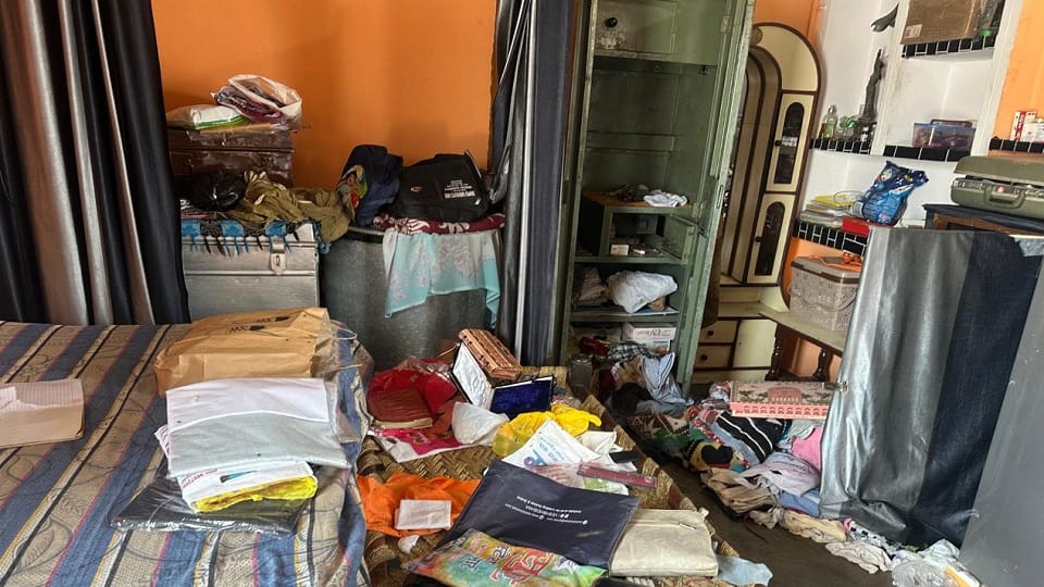 Shamli: 10 lakh rupees including cash and jewelery were stolen from the inspector's house
