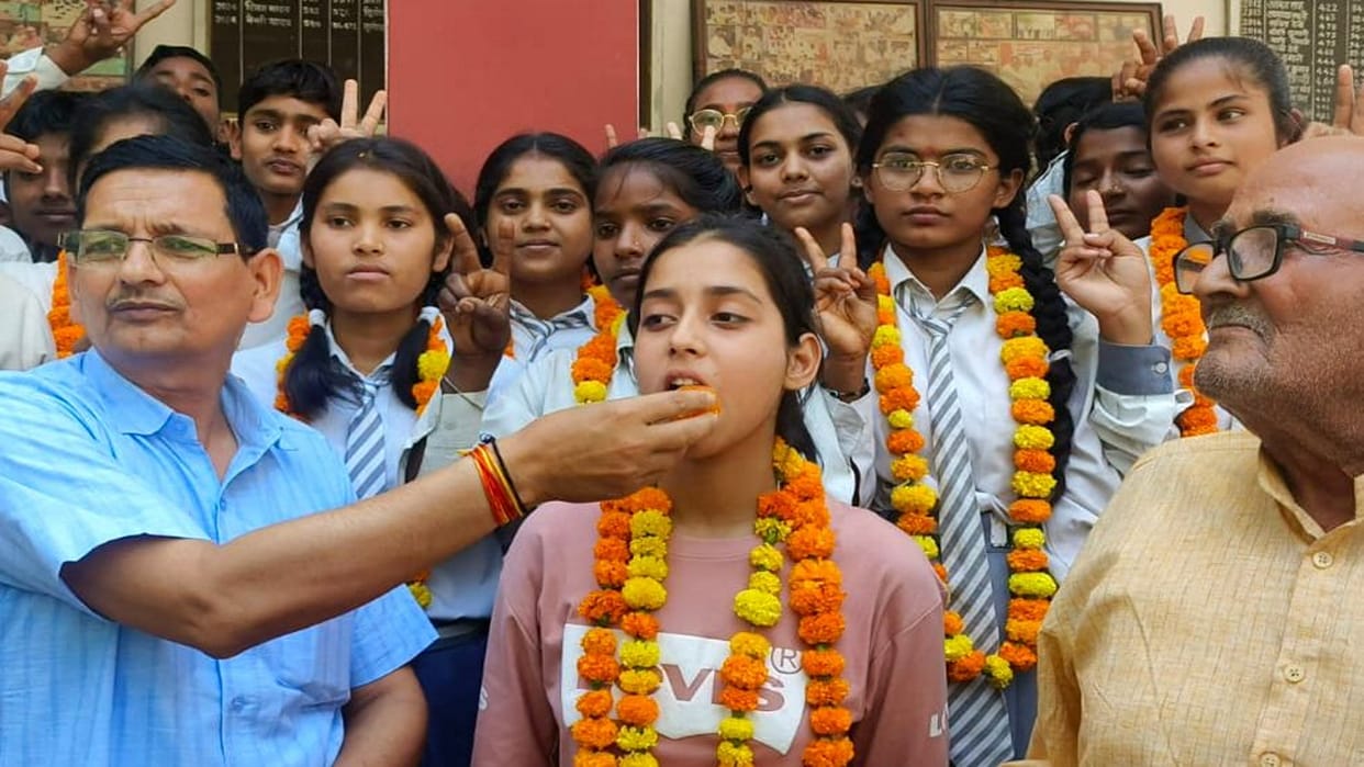 UP Board: 88.32% students of the district passed in high school and 68.91% in intermediate