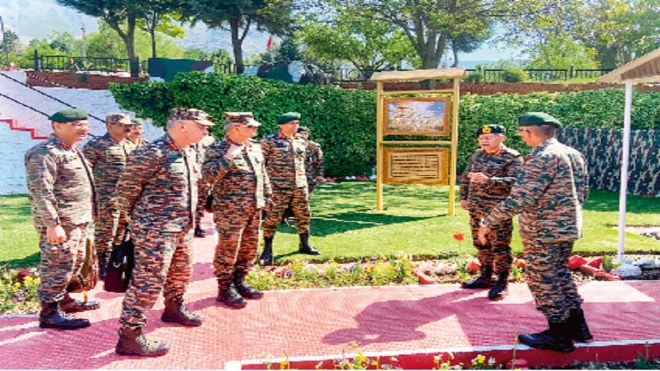 Srinagar: Army chief reaches valley, Instructions for strict action against anti-national elements