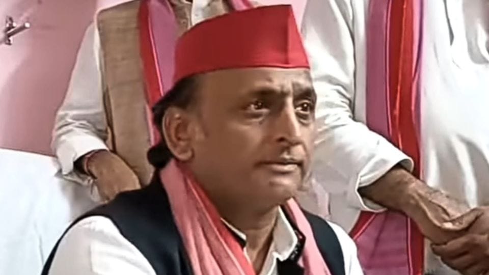 Muzaffarnagar: Akhilesh Yadav tweeted- BJP has thrown the turban of everyone, not of anyone.