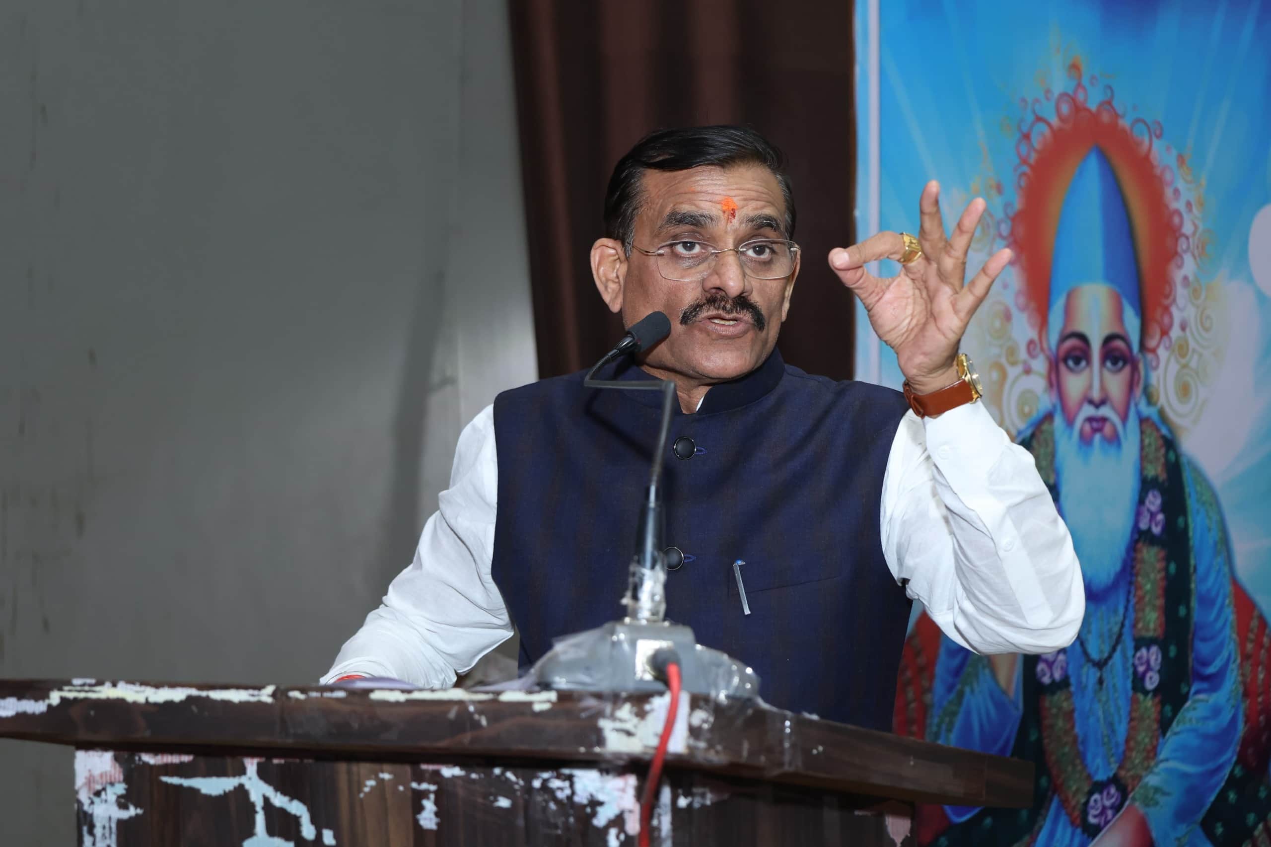 खजुराहो सांसद और  भाजपा पूर्व प्रदेश अध्यक्ष वीडी शर्मा