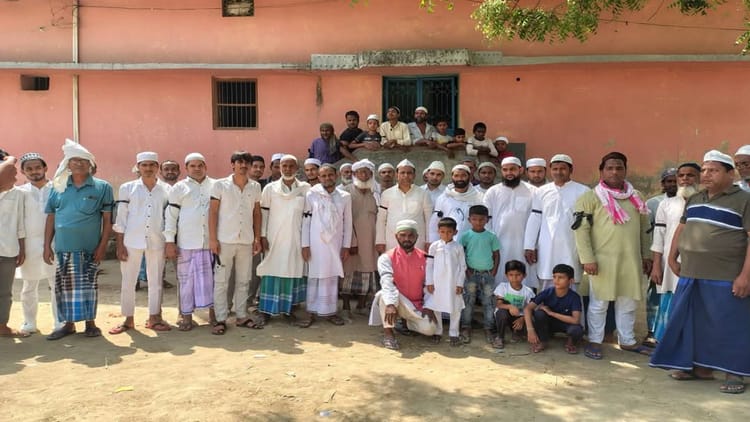 Pahalgam Terrorist Attack: आतंकी हमले की मुस्लिम समाज ने की निंदा, काली पट्टी बांधकर जताया विरोध