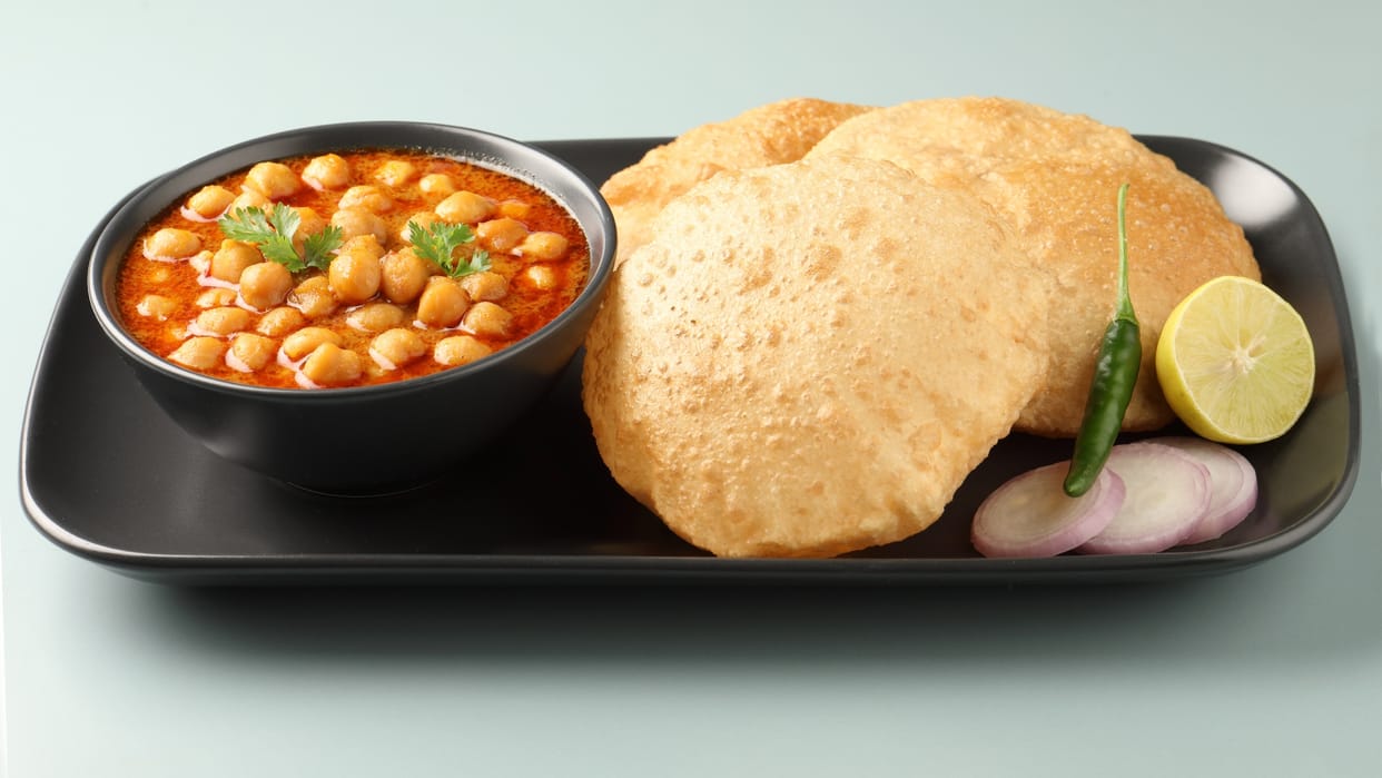 Instant Chole Bhature Recipe in Hindi Easy way to make at home swadisht chole bhature banane ki vidhi