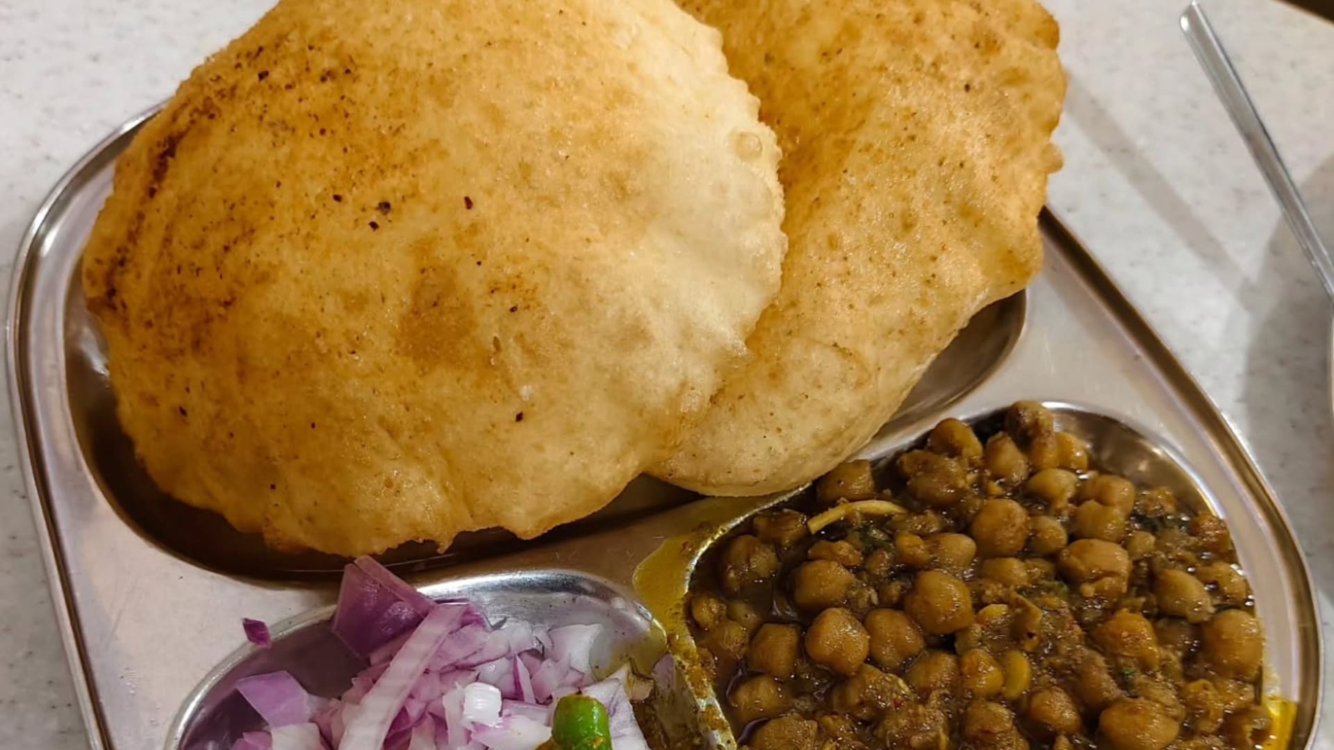 Instant Chole Bhature Recipe in Hindi Easy way to make at home swadisht chole bhature banane ki vidhi