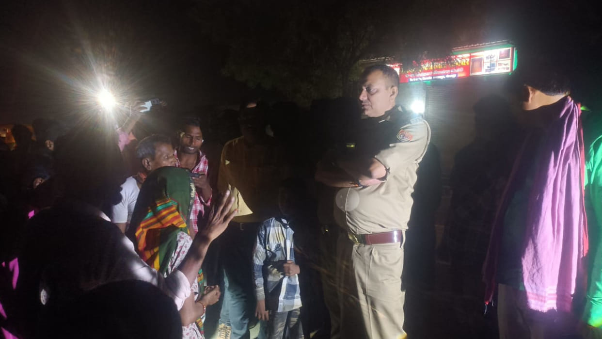 Three members of a family died in a road accident in Gorakhpur,Four are injured