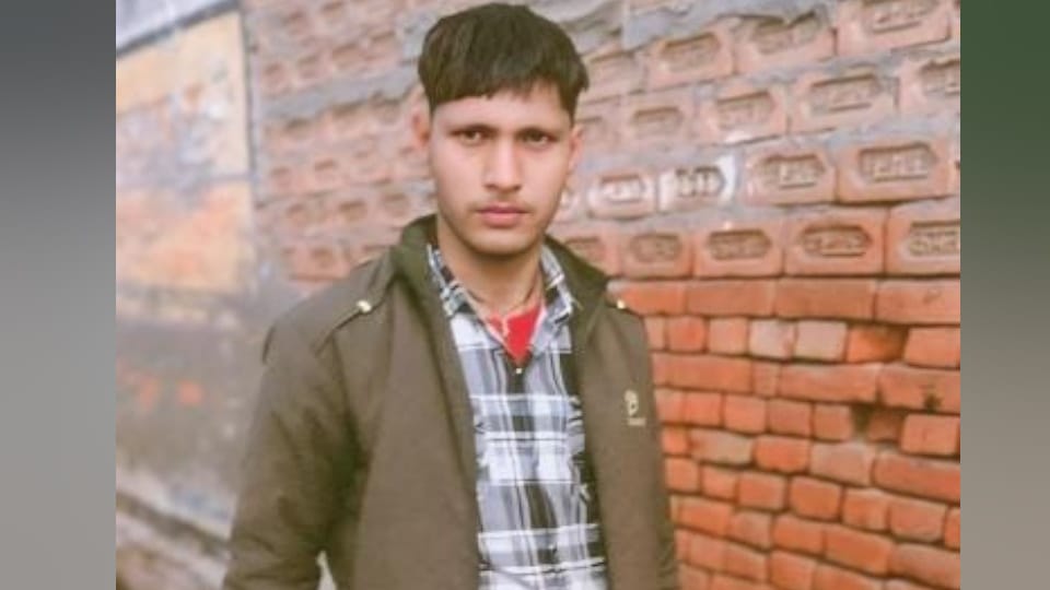 hathras murder Kapil was murder by class 9 and 12 students by slitting his throat with a saw in hathras