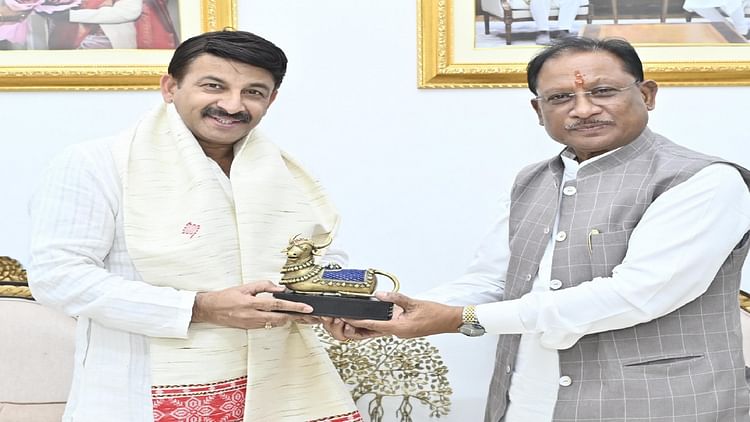 CG News: मुख्यमंत्री विष्णुदेव साय से सांसद मनोज तिवारी ने की सौजन्य भेंट, इन विषयों पर हुई चर्चा