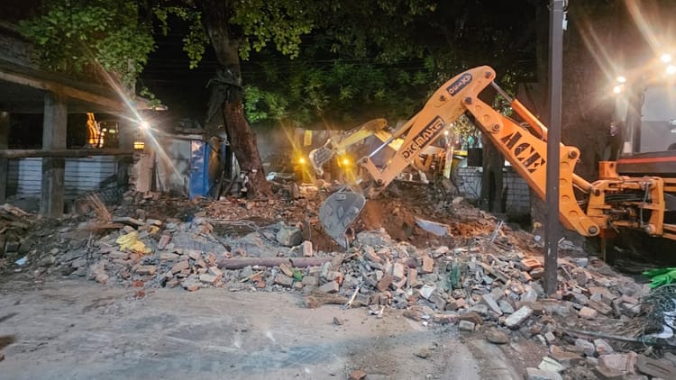 Dehradun: सरकारी जमीन पर बने धार्मिक स्थल को किया ध्वस्त, संयुक्त टीम ने की कार्रवाई