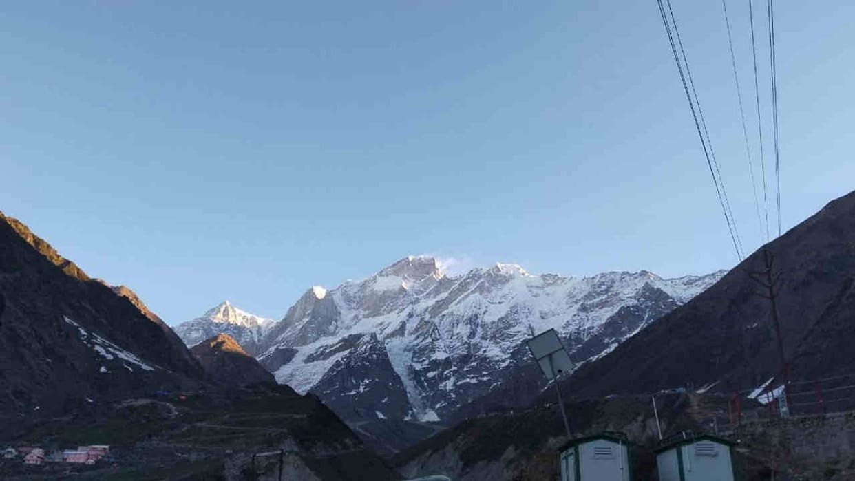 Kedarnath Weather Snow is falling repeatedly in Kedarnath since last one week cold is also increasing