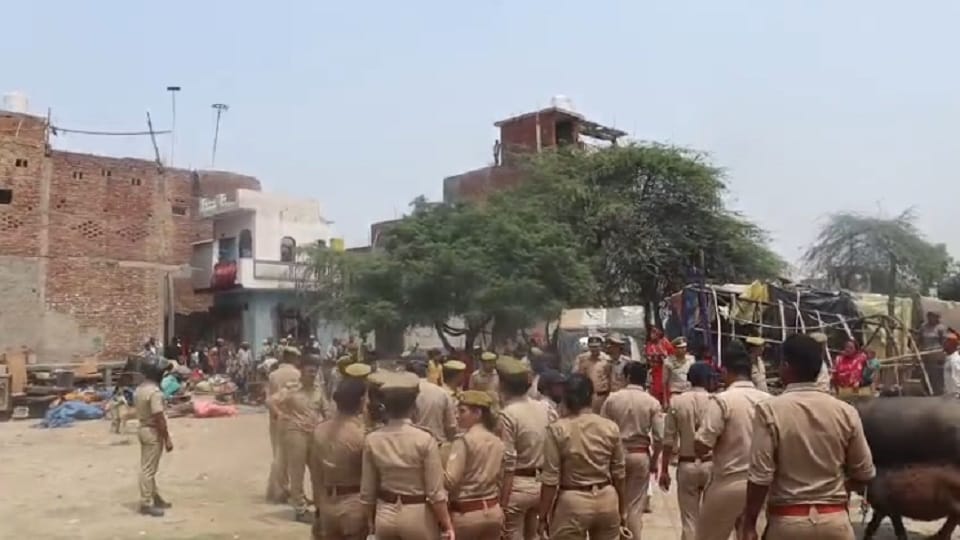 20 years old illegal occupation removed from Dasna cemetery under Dasna Wave City area