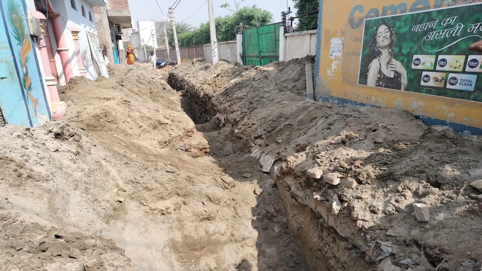 Tragic accident in Vrindavan: While digging sewer line mound of soil fell on two workers both died