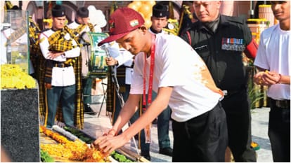 Kurukshetra: Atul Maheshwari scholarship students pay tribute to martyrs on the border honored by the army