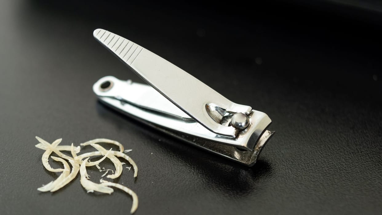 Why do the two knives in a nail clipper work Very few people know its use