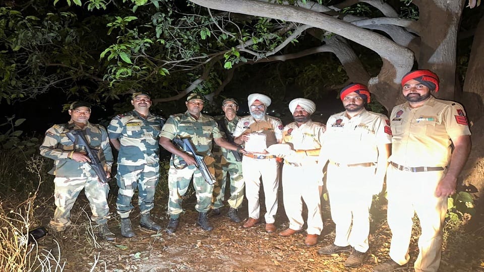 2 kg heroin recovered in Pakistan border at Amritsar