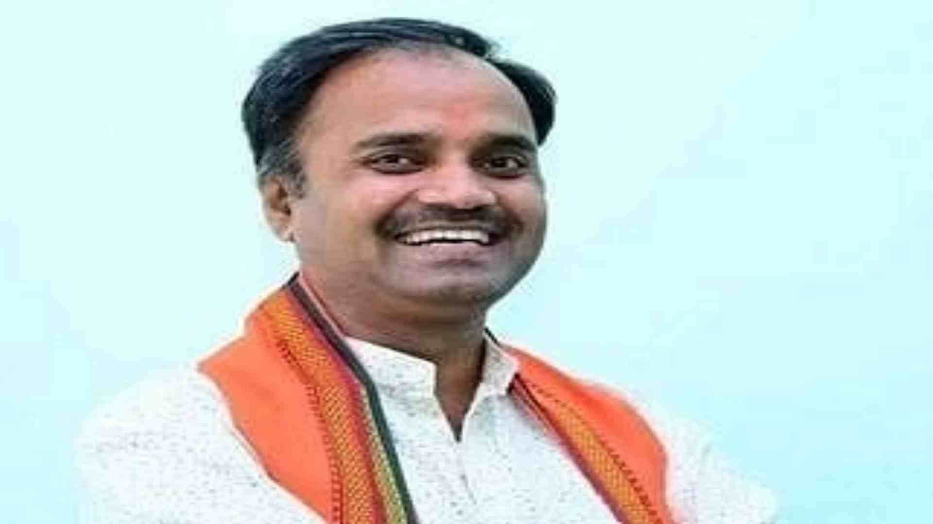 पूर्व जिलाध्यक्ष सतीश शर्मा।