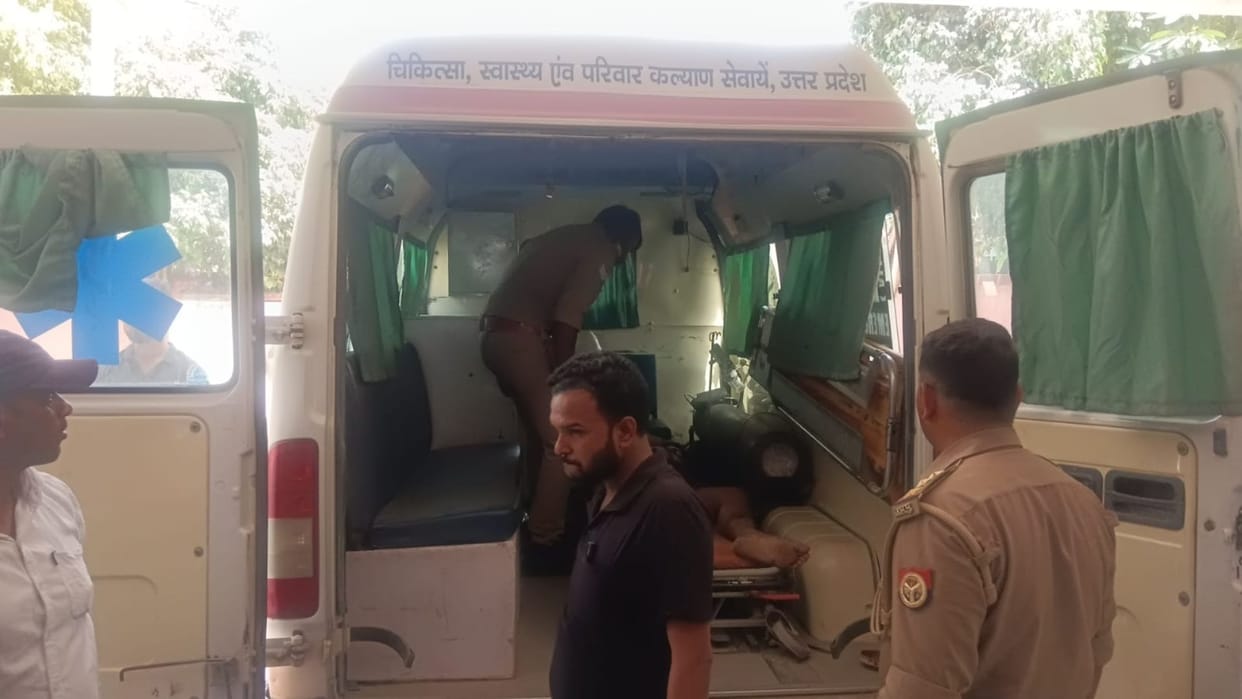 Mirzapur Accident News: Four people died and two injured due to truck overturned on an ambulance