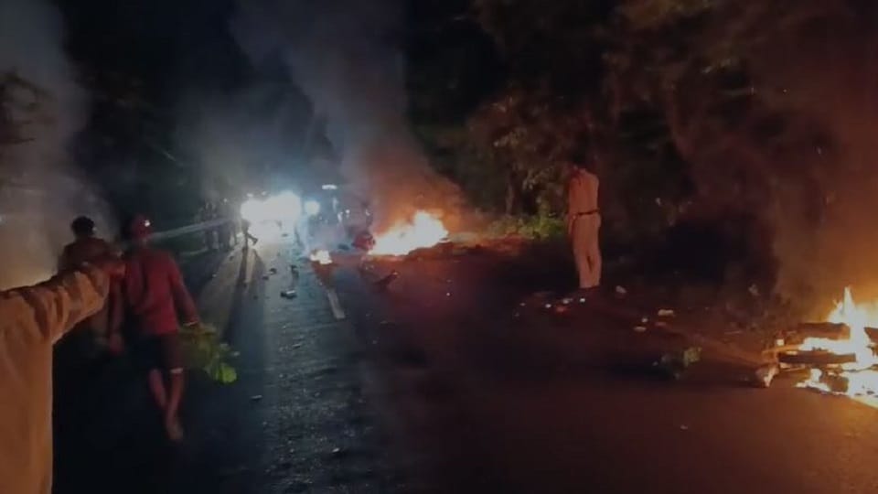 Two people burnt alive in a road accident in kaladhungi