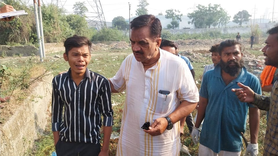body of a man was found hanging from a noose on an electricity tower in rudrapur
