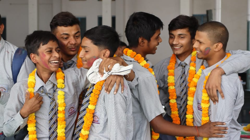 UP Board Result 2025 Amethi Tops Class 12 Agra Leads Class 10 Chandauli Sonbhadra Lag Behind
