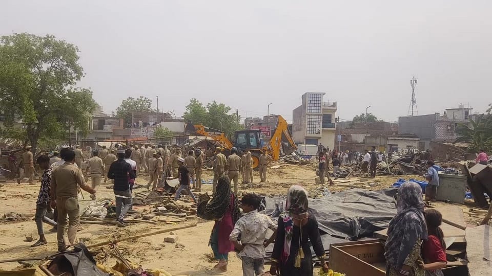 20 years old illegal occupation removed from Dasna cemetery under Dasna Wave City area