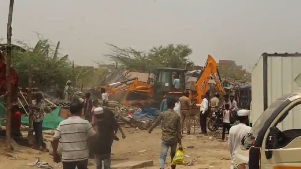 20 years old illegal occupation removed from Dasna cemetery under Dasna Wave City area