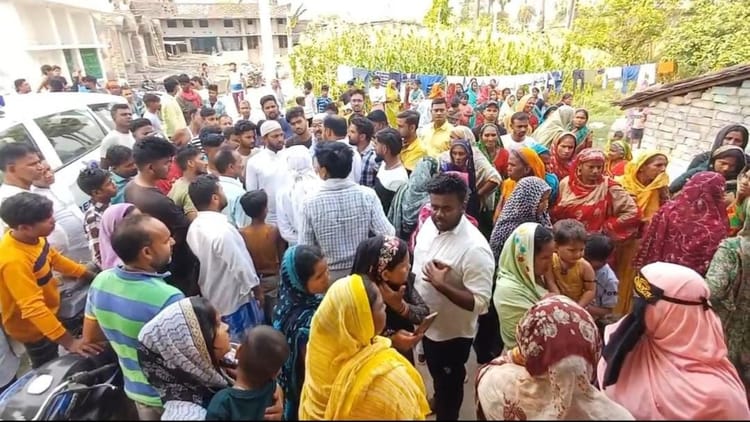 Muzaffarpur News: संदिग्ध परिस्थितियों में फंदे से लटका मिला विवाहिता का शव, परिजनों ने लगाया हत्या का आरोप