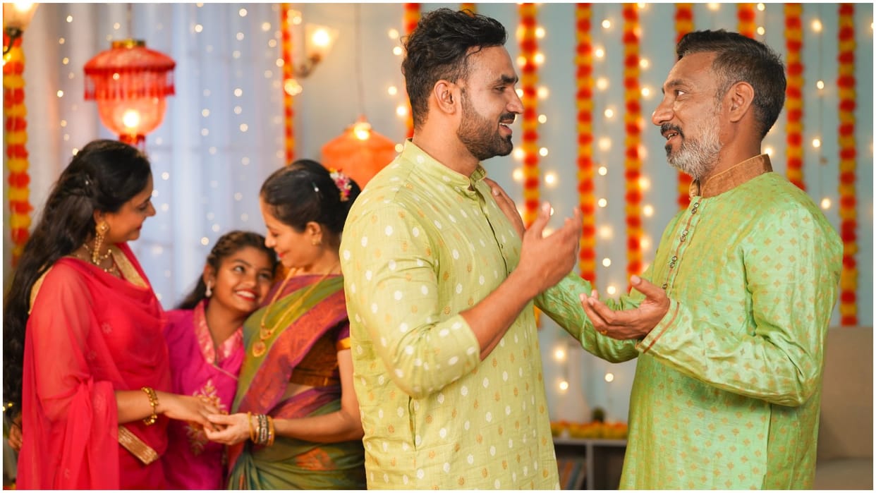 How to Impress Girlfriend Family Key Points for First Meeting Relationship Tips in Hindi
