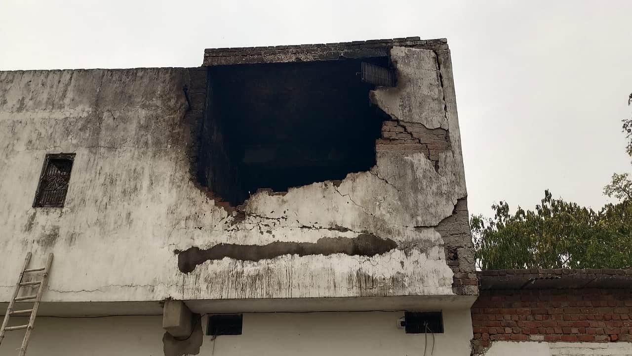 huge fire broke out in a firecracker warehouse on the highway in bareilly