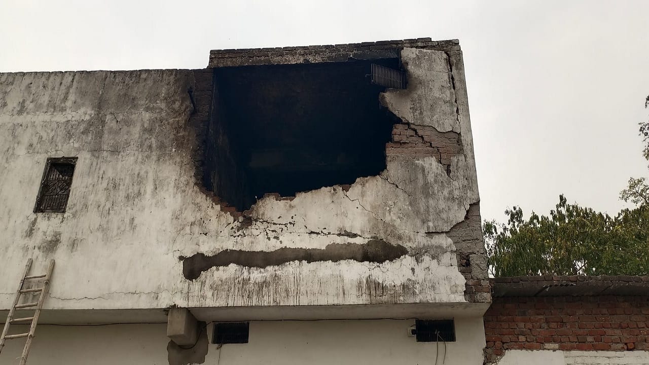 huge fire broke out in a firecracker warehouse on the highway in bareilly