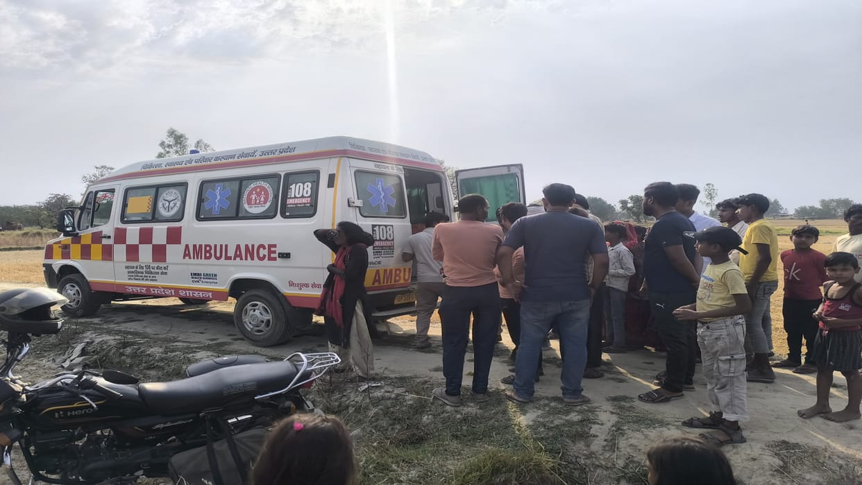 Pratapgarh Two brothers and a sister died after drowning in a pond, chaos in the family