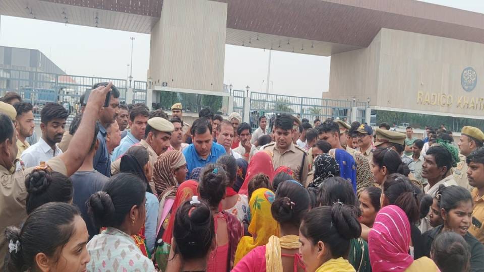 One youth died and six people were injured in separate road accidents in Sitapur