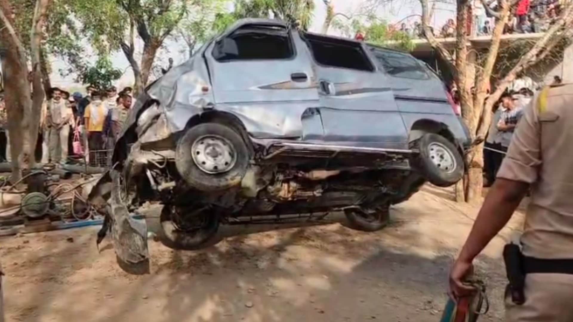Mandsaur Accident: A speeding car first crushed a bike rider and then fell into a well, they going to temple