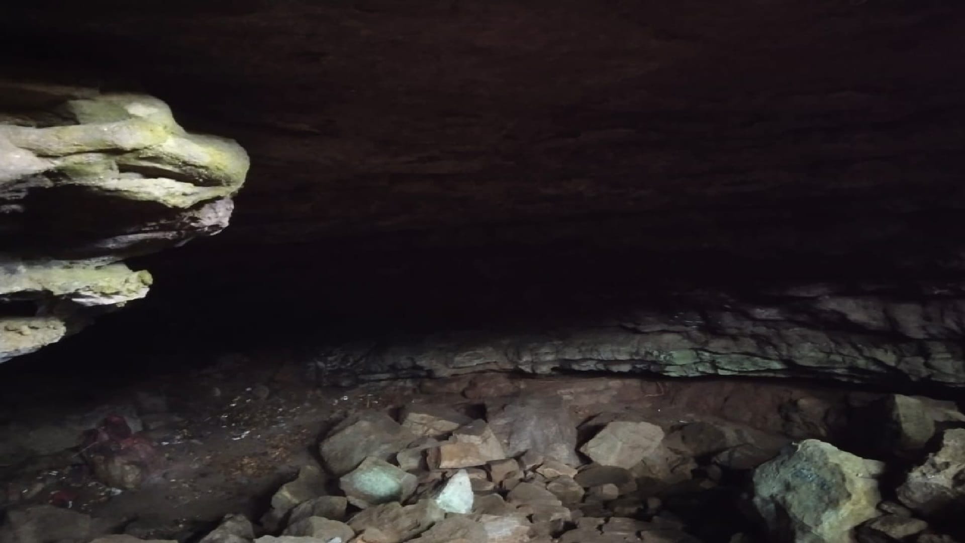 soldiers found land and water in the secret cave of Naxalites In Chhattisgarh, see the tunnel in pictures