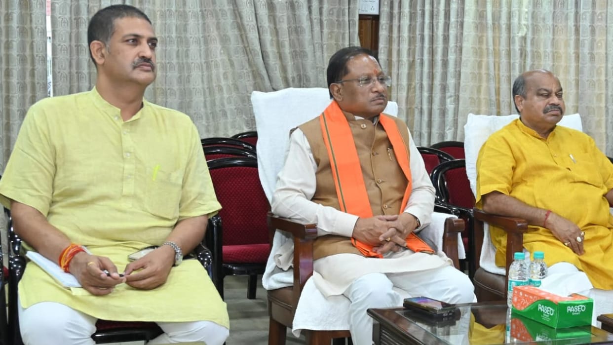 CG cm Sai listened to the 121st episode of 'Mann Ki Baat' with public representatives and officials