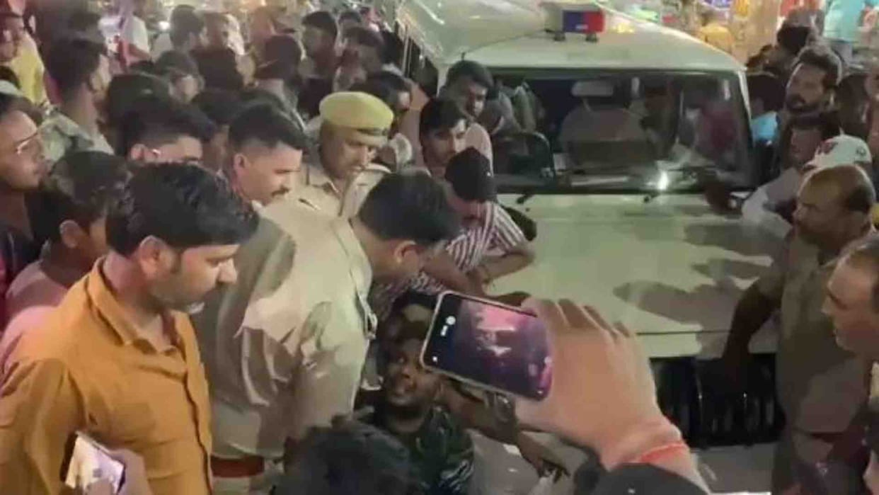 Jaipur News: Policeman beat up Congress leaders in Baran