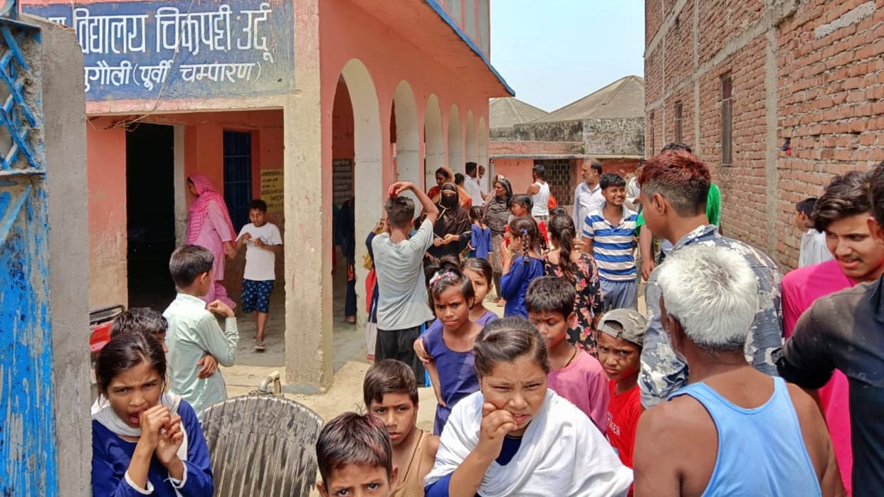 Motihari News: Rotten gram served in mid-day meal in govt school, children's health deteriorated